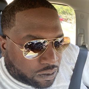 Meet your Posher, Dennis